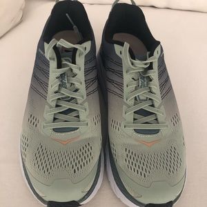 Women’s sz 9 Hoka running shoes